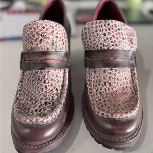 Freebies Bristol leather loafers with a heel   size 10